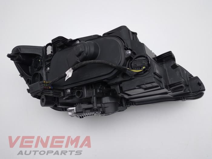 Reflektor lewy z Volvo V60 I (FW/GW) 2.0 D3 20V 2013