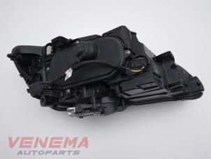 Reflektor lewy z Volvo V60 I (FW/GW) 2.0 D3 20V 2013