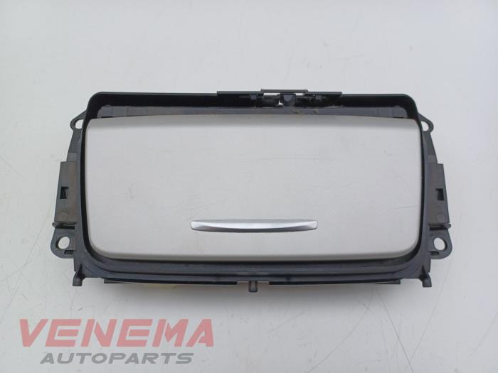 Begagnade Askkopp, fram BMW 3 serie Touring (E91) 320i 16V Pris € 29,99 Marginaltabell erbjuds av Venema Autoparts