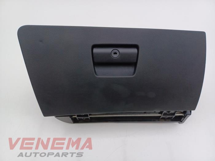 Begagnade Handskfack BMW 3 serie Touring (E91) 320i 16V Pris € 29,99 Marginaltabell erbjuds av Venema Autoparts