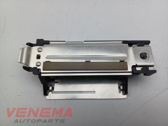 Używane Antena Mercedes E Estate (S213) E-220d 2.0 Turbo 16V Cena € 9,99 Procedura marży oferowane przez Venema Autoparts