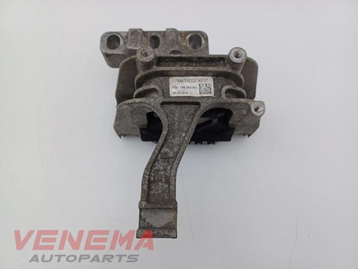 Used Engine mount Seat Leon ST (5FF) 2.0 TDI FR 16V Price € 19,99 Margin scheme offered by Venema Autoparts