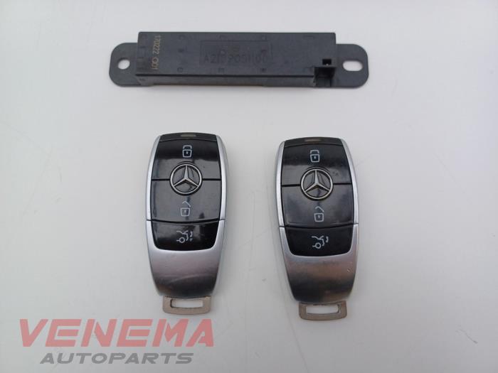 Używane Stacyjka + Kluczyk Mercedes E Estate (S213) E-220d 2.0 Turbo 16V Cena € 174,99 Procedura marży oferowane przez Venema Autoparts