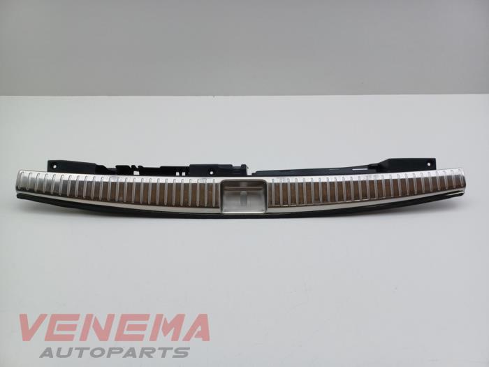 Begagnade Låsplatta, bak Mercedes E Estate (S213) E-220d 2.0 Turbo 16V Pris € 34,99 Marginaltabell erbjuds av Venema Autoparts