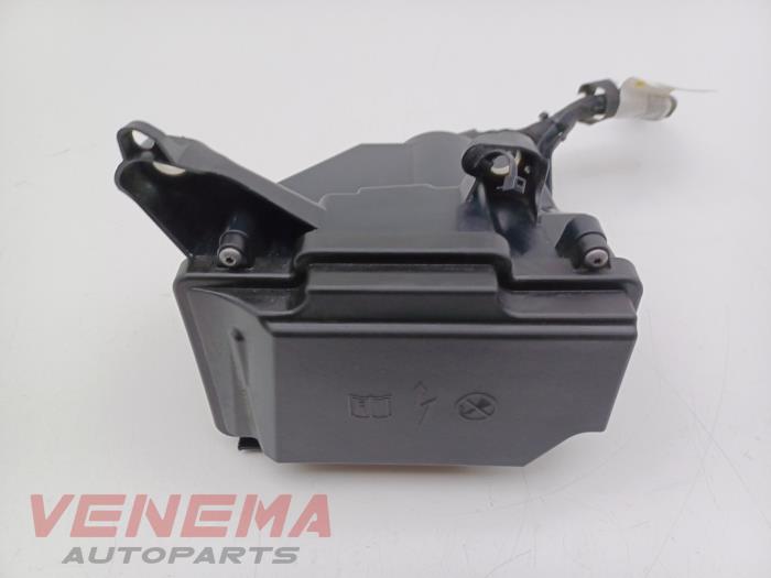 Begagnade Säkringsbox Mercedes E Estate (S213) E-220d 2.0 Turbo 16V Pris € 29,99 Marginaltabell erbjuds av Venema Autoparts