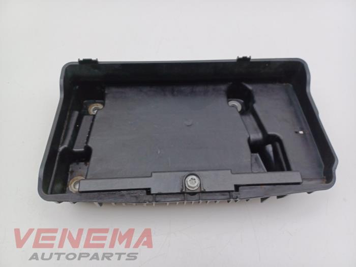 Begagnade Batterilåda Mercedes E Estate (S213) E-220d 2.0 Turbo 16V Pris € 29,99 Marginaltabell erbjuds av Venema Autoparts