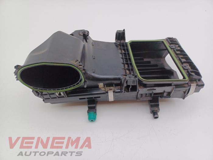 Begagnade Luftfilterhus Mercedes E Estate (S213) E-220d 2.0 Turbo 16V Pris € 44,99 Marginaltabell erbjuds av Venema Autoparts