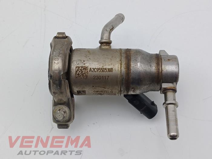 Usados Inyector Adblue Mercedes E Estate (S213) E-220d 2.0 Turbo 16V Precio € 149,99 Norma de margen ofrecido por Venema Autoparts