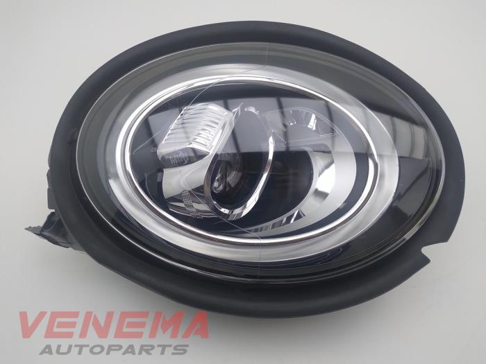 Używane Reflektor prawy Mini Mini Convertible (F57) 2.0 16V John Cooper Works Cena € 449,99 Procedura marży oferowane przez Venema Autoparts