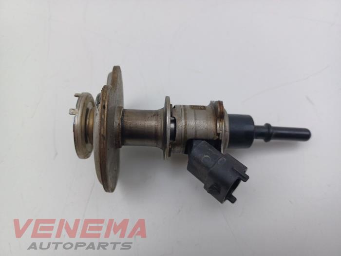 Usados Inyector Adblue Volkswagen Caddy Combi V (SBB/SBJ) 2.0 TDI BlueMotionTechnology Precio € 124,99 Norma de margen ofrecido por Venema Autoparts