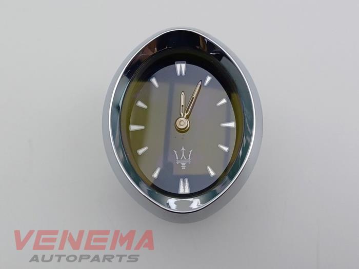 Begagnade Klocka Maserati Quattroporte VI 3.0 Diesel Pris € 149,99 Marginaltabell erbjuds av Venema Autoparts