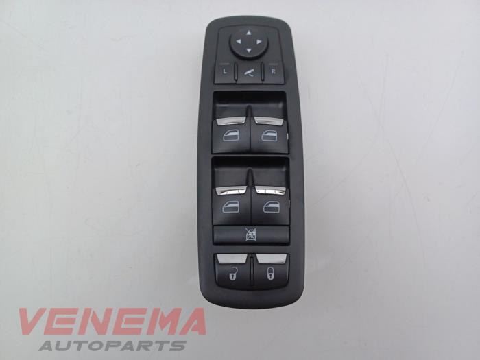 Usados Interruptor de ventanilla eléctrica Maserati Quattroporte VI 3.0 Diesel Precio € 74,99 Norma de margen ofrecido por Venema Autoparts