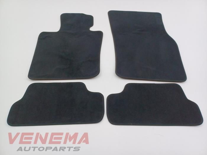 Gebrauchte Matten Set Mini Mini Convertible (F57) 2.0 16V John Cooper Works Preis € 39,99 Margenregelung angeboten von Venema Autoparts