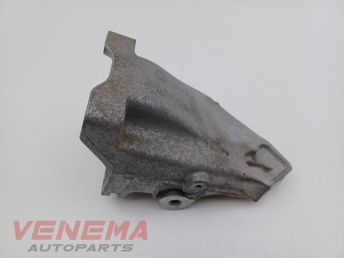 Used Engine mount Mercedes C (W206) C-200 1.5 EQ Boost 4-Matic Price € 120,99 Inclusive VAT offered by Venema Autoparts