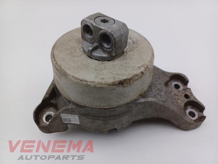 Used Engine mount Mercedes C (W206) C-200 1.5 EQ Boost 4-Matic Price € 60,49 Inclusive VAT offered by Venema Autoparts