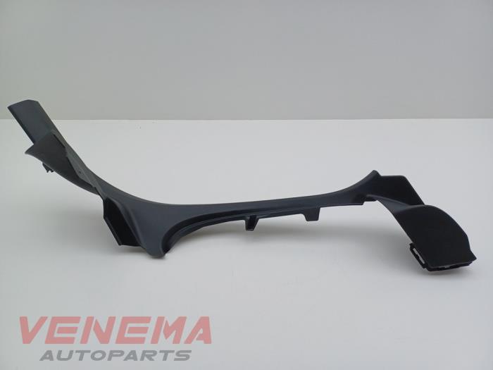 Seat side bottom trim