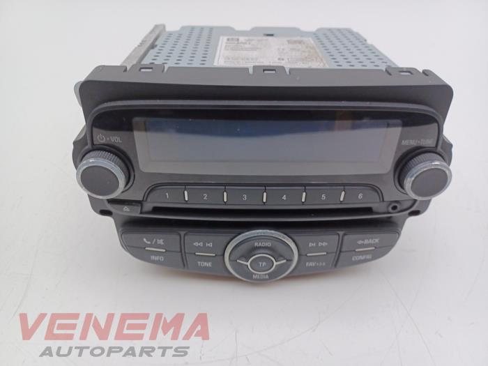 Używane Modul radiowy Opel Adam 1.0 Ecotec 12V SIDI Turbo Cena € 99,99 Procedura marży oferowane przez Venema Autoparts