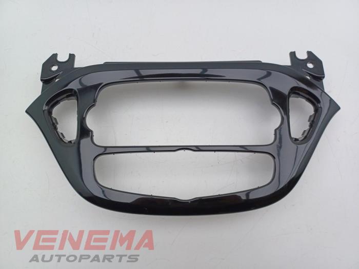 Gebrauchte Radioblende Opel Adam 1.0 Ecotec 12V SIDI Turbo Preis € 24,99 Margenregelung angeboten von Venema Autoparts