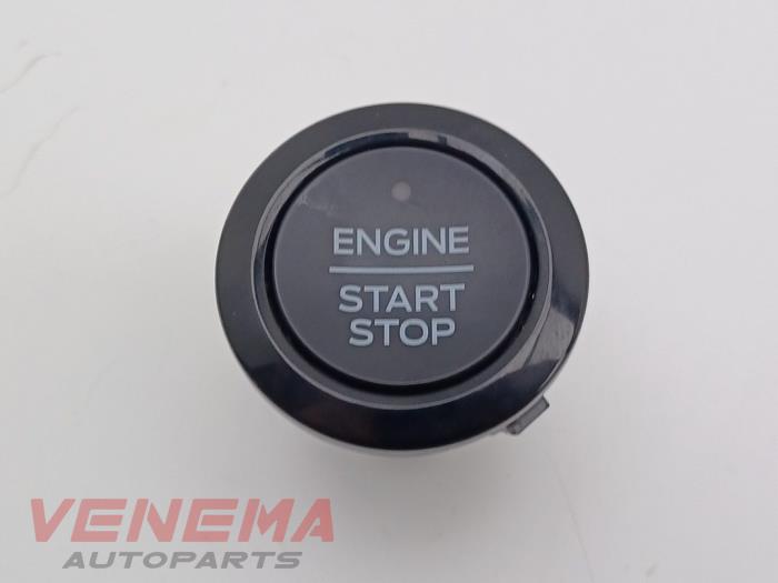 Bouton poussoir de démarrage du moteur