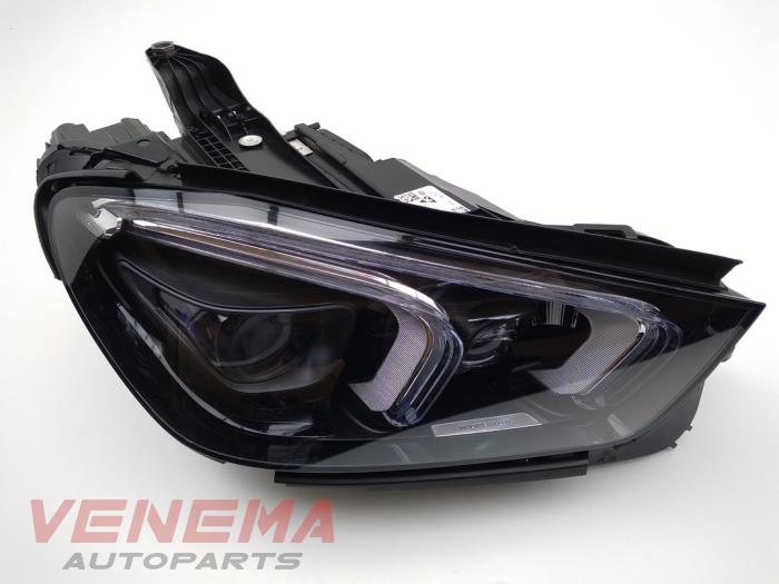 Używane Reflektor prawy Mercedes GLE AMG (V167) 63 S EQ Boost 4.0 V8 32V 4-Matic+ Cena € 1.139,99 Procedura marży oferowane przez Venema Autoparts