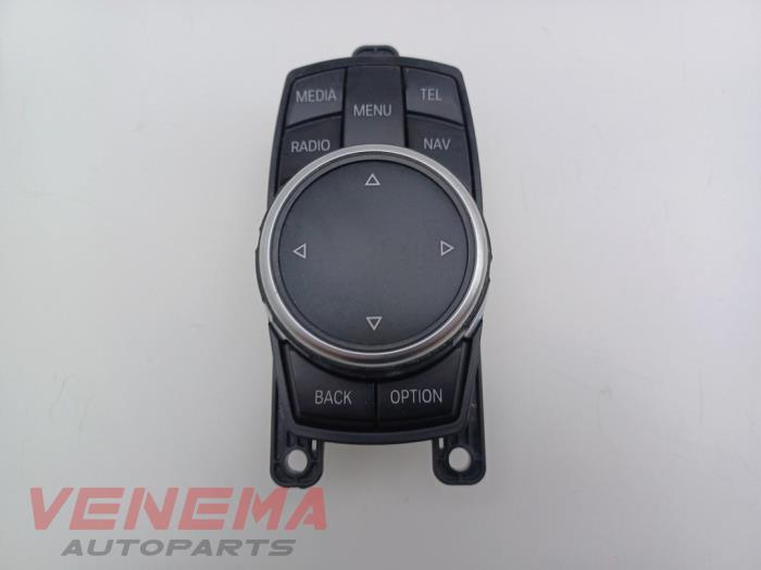 Używane Przycisk I-Drive BMW 3 serie Touring (F31) 320d 2.0 16V Cena € 74,99 Procedura marży oferowane przez Venema Autoparts