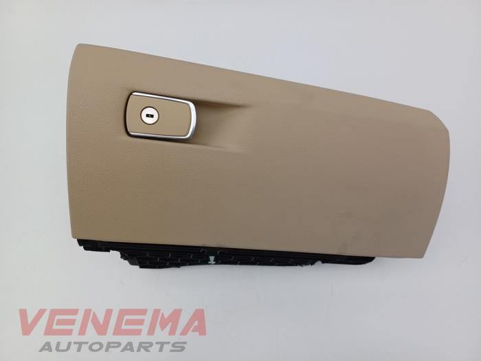 Begagnade Handskfack BMW 3 serie Touring (F31) 320d 2.0 16V Pris € 49,99 Marginaltabell erbjuds av Venema Autoparts