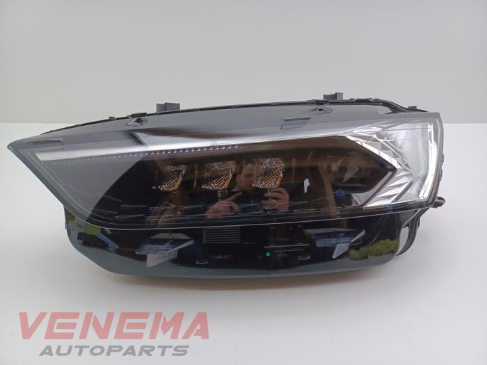 Używane Reflektor lewy DS Automobiles DS 7 Crossback 2.0 BlueHDi 180 Cena € 1.499,99 Procedura marży oferowane przez Venema Autoparts