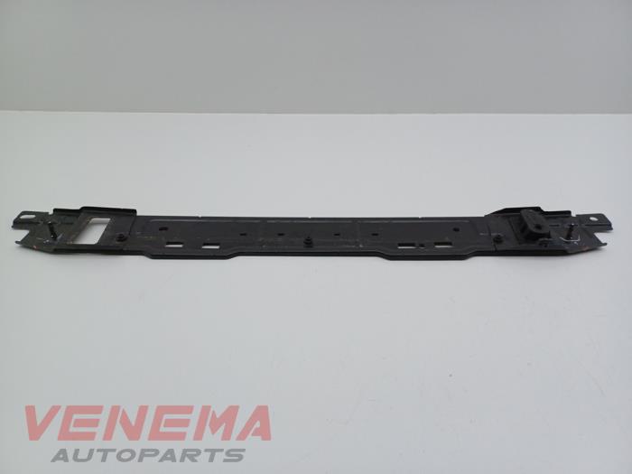 Lower radiator support