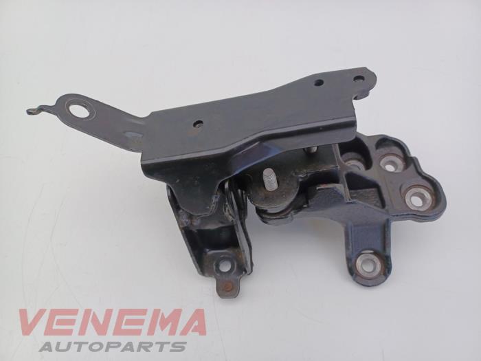 Usagé Support moteur Toyota Aygo (B40) 1.0 12V VVT-i Prix € 19,99 Règlement à la marge proposé par Venema Autoparts