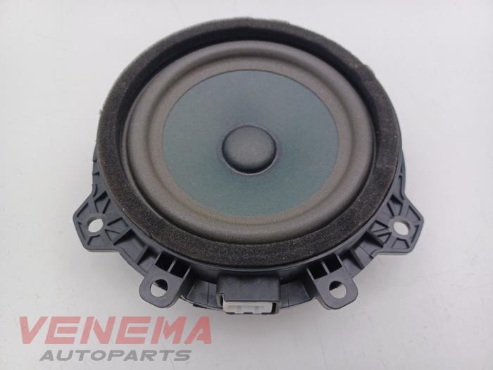 Używane Glosnik Kia Stonic (YB) 1.0i T-GDi 12V Cena € 14,99 Procedura marży oferowane przez Venema Autoparts