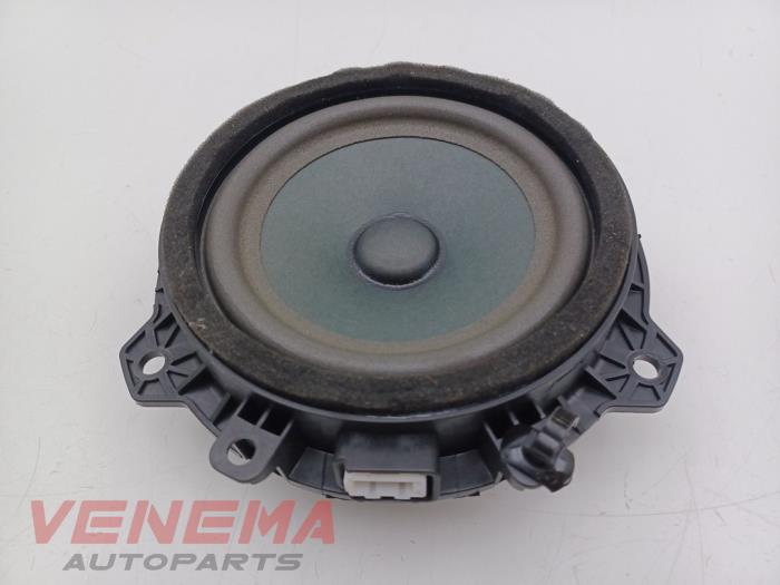 Używane Glosnik Kia Stonic (YB) 1.0i T-GDi 12V Cena € 14,99 Procedura marży oferowane przez Venema Autoparts