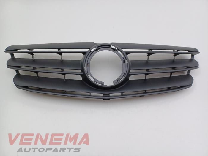 Używane Grill Mercedes Vito (447.6) 2.0 116 CDI 16V Cena € 149,99 Procedura marży oferowane przez Venema Autoparts