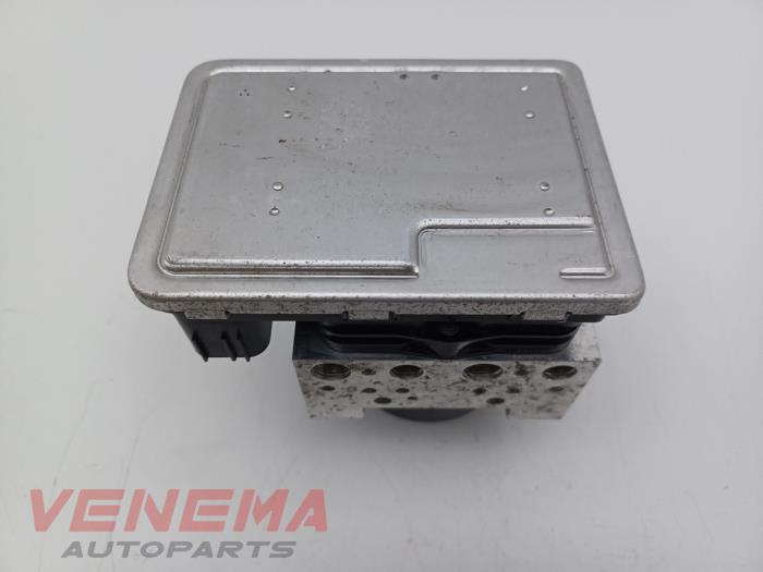Usagé Bloc ABS Volkswagen Golf Sportsvan (AUVS) 1.0 TSI 12V BlueMotion Technology Prix € 28,99 Règlement à la marge proposé par Venema Autoparts