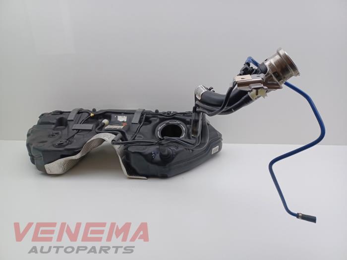 Begagnade Tank Mercedes E (C238) E-300 2.0 Turbo 16V Pris € 174,99 Marginaltabell erbjuds av Venema Autoparts