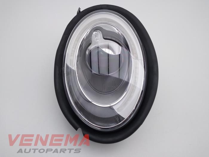 Używane Reflektor prawy Mini Clubman (F54) 2.0 Cooper S 16V Cena € 649,99 Procedura marży oferowane przez Venema Autoparts