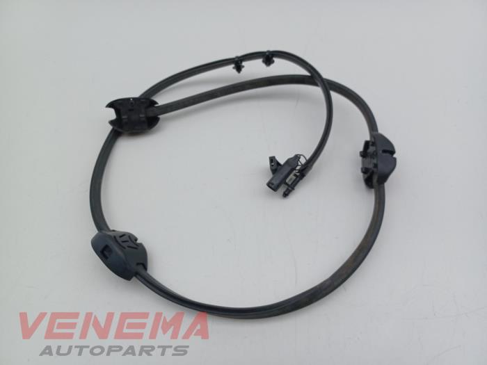 Używane Spryskiwacz przód BMW 1 serie (F40) 118i 1.5 TwinPower 12V Cena € 14,99 Procedura marży oferowane przez Venema Autoparts