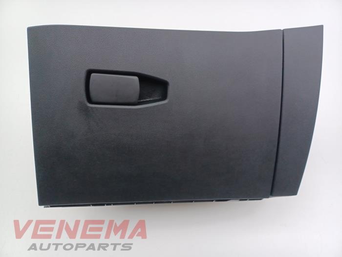 Begagnade Handskfack BMW 1 serie (F40) 118i 1.5 TwinPower 12V Pris € 89,99 Marginaltabell erbjuds av Venema Autoparts