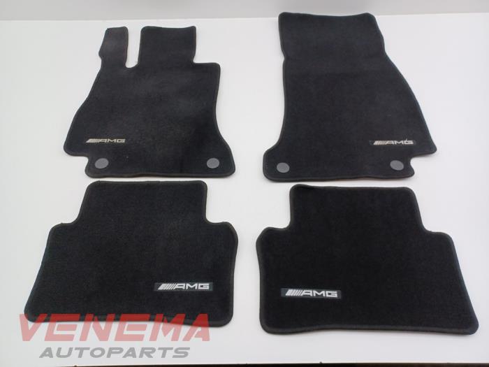 Gebrauchte Matten Set Mercedes E Estate (S213) E-220d 2.0 Turbo 16V Preis € 99,99 Margenregelung angeboten von Venema Autoparts