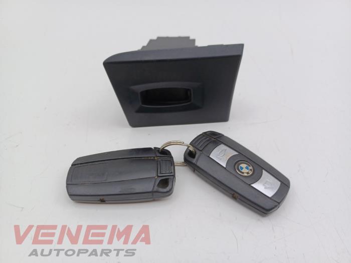 Używane Stacyjka + Kluczyk BMW 3 serie Touring (E91) 318i 16V Cena € 29,99 Procedura marży oferowane przez Venema Autoparts