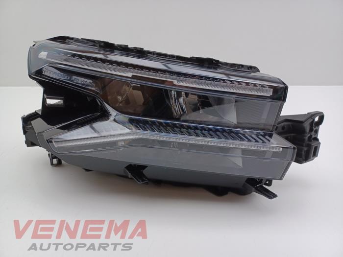 Używane Reflektor prawy Citroen C5 Aircross I (A4/AC/AJ/AR) 1.2 PureTech Hybrid 136 Cena € 574,99 Procedura marży oferowane przez Venema Autoparts