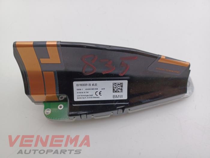 Używane Antena BMW 5 serie (G30) 540d xDrive 3.0 TwinPower Turbo 24V Cena € 29,99 Procedura marży oferowane przez Venema Autoparts