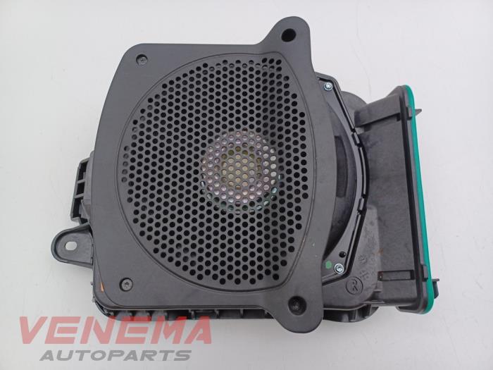 Używane Subwoofer BMW 5 serie (G30) 540d xDrive 3.0 TwinPower Turbo 24V Cena € 69,99 Procedura marży oferowane przez Venema Autoparts