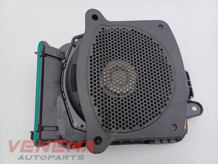 Używane Subwoofer BMW 5 serie (G30) 540d xDrive 3.0 TwinPower Turbo 24V Cena € 69,99 Procedura marży oferowane przez Venema Autoparts