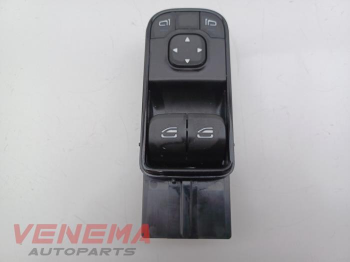 Usados Interruptor de ventanilla eléctrica Mercedes Sprinter 3,5t (910.0/910.1/907.1/907.2) 316 CDI 2.1 D RWD Precio € 89,99 Norma de margen ofrecido por Venema Autoparts