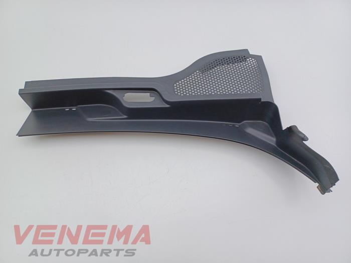 Używane Parawan Cupra Formentor 1.5 e-Hybrid VZ 16V Cena € 30,24 Z VAT oferowane przez Venema Autoparts