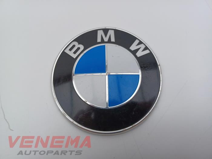 Używane Emblemat BMW 1 serie (F20) 116i 1.6 16V Cena € 19,99 Procedura marży oferowane przez Venema Autoparts