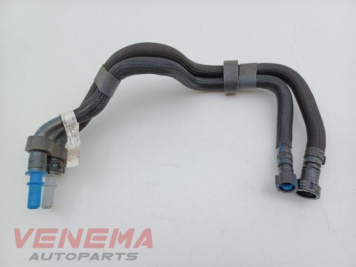 Używane Przewód paliwowy BMW 5 serie (G30) 540d xDrive 3.0 TwinPower Turbo 24V Cena € 49,99 Procedura marży oferowane przez Venema Autoparts