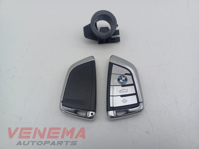 Używane Stacyjka + Kluczyk BMW 5 serie (G30) 540d xDrive 3.0 TwinPower Turbo 24V Cena € 59,99 Procedura marży oferowane przez Venema Autoparts