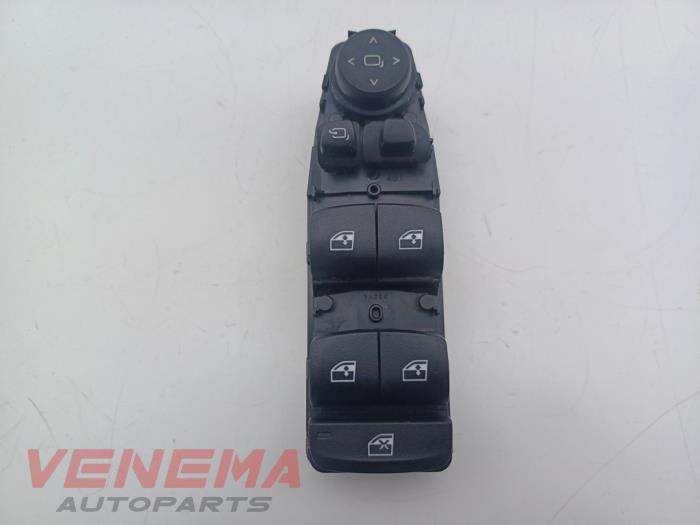 Usados Interruptor de ventanilla eléctrica BMW 5 serie (G30) 540d xDrive 3.0 TwinPower Turbo 24V Precio € 39,99 Norma de margen ofrecido por Venema Autoparts