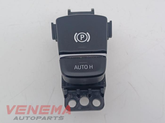 Gebrauchte Handbremse Schalter BMW 5 serie (G30) 540d xDrive 3.0 TwinPower Turbo 24V Preis € 29,99 Margenregelung angeboten von Venema Autoparts